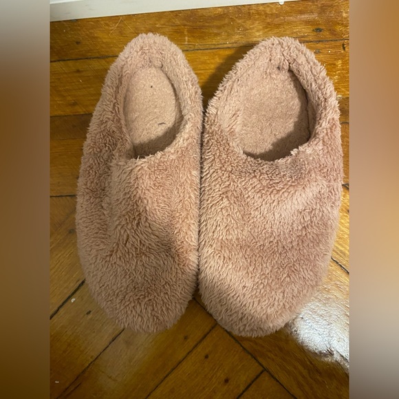 Girls slippers size 30 great condition - Picture 1 of 2